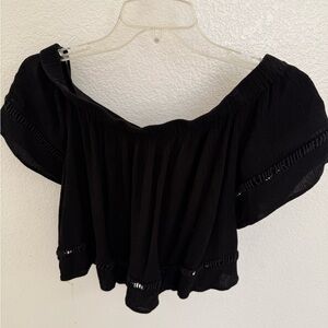 Forever 21 Black Off-the-Shoulder Crop Top – Size M